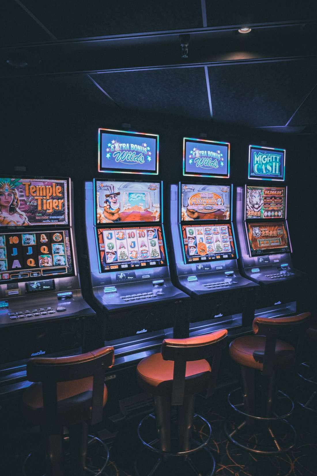 Deretan mesin slot menyala